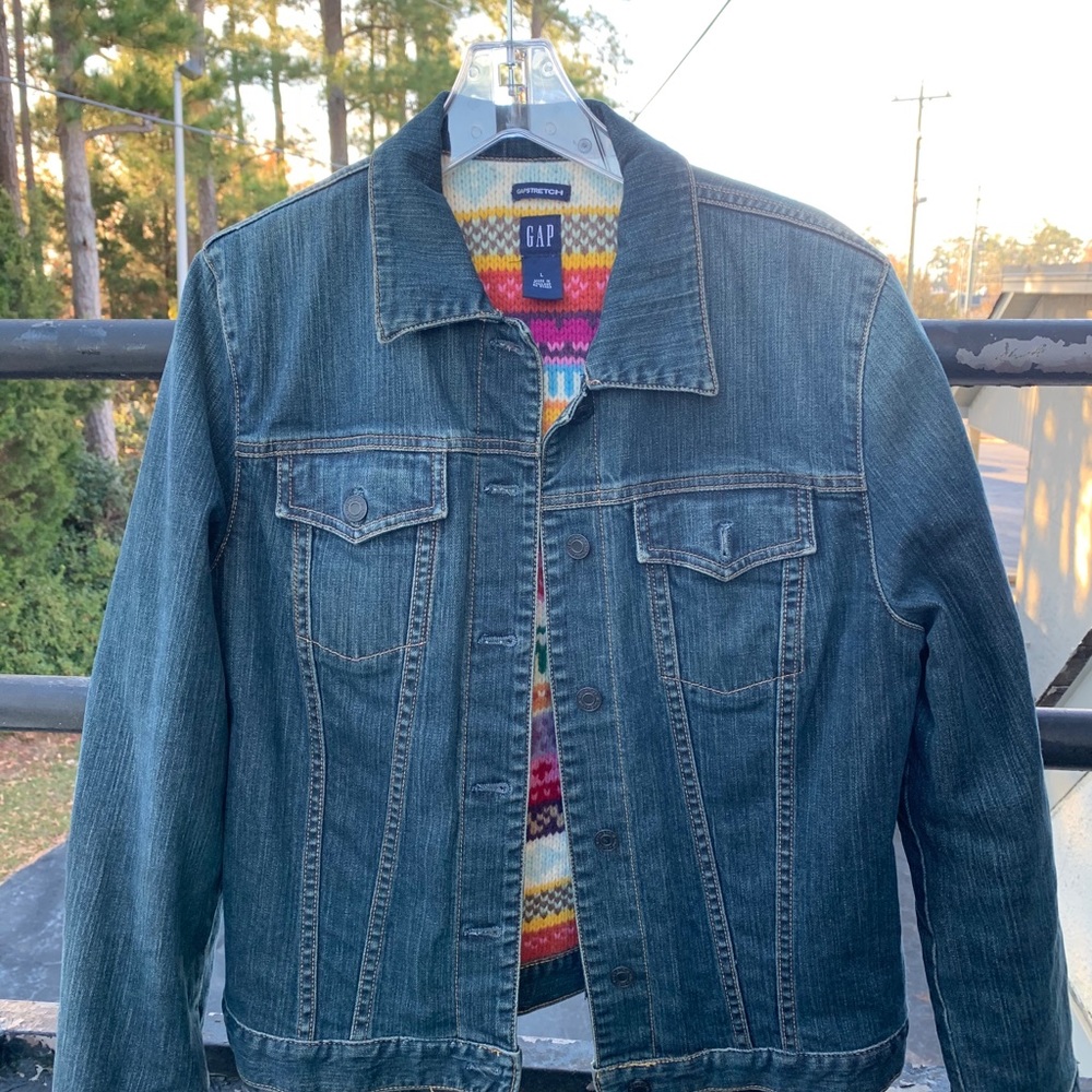 Gap denim jacket with beautiful colored lining!